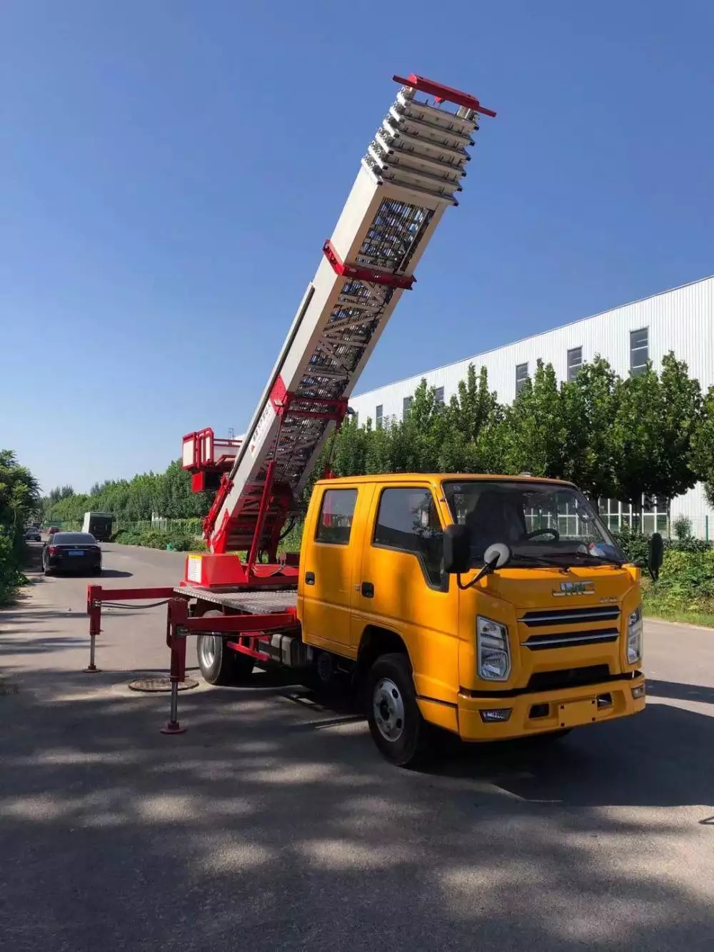 池州贵池附近的云梯车出租服务：轻松解决高空作业需求